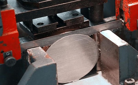 湘西双金属带锯条牙齿碎裂或折断的原因是什么？